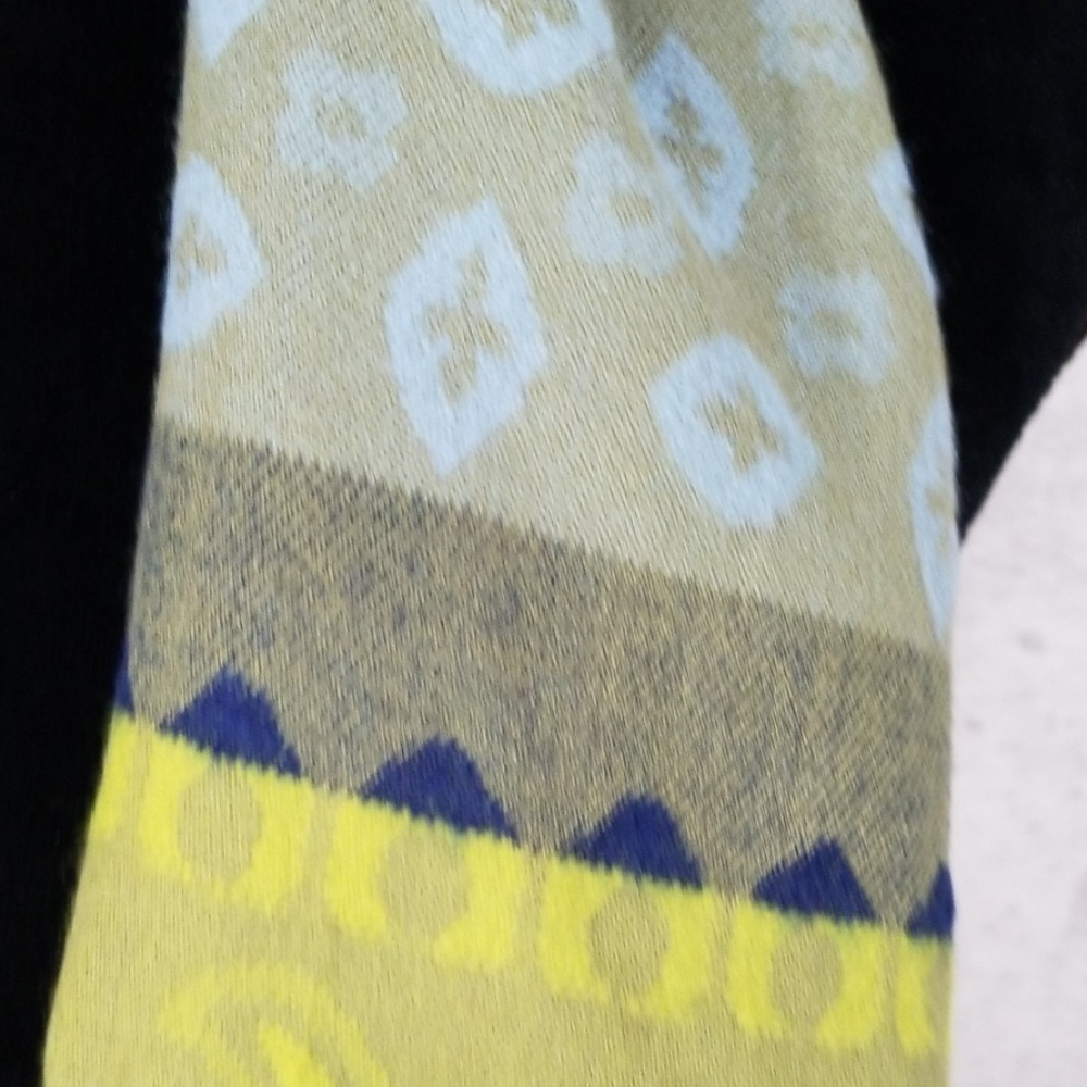 COZY Scarf - Picture 5 of 7
